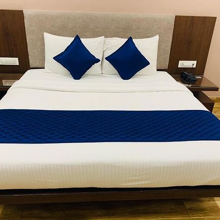 Hotel Ak Suites Patiāla Екстериор снимка