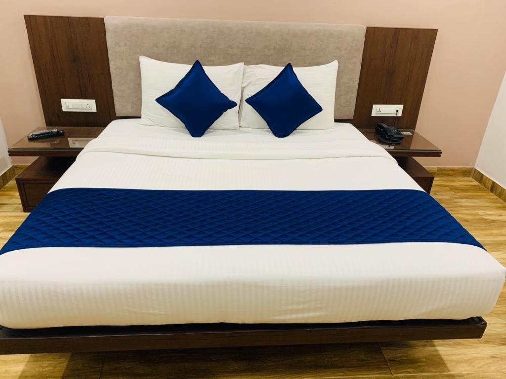 Hotel Ak Suites Patiāla Екстериор снимка