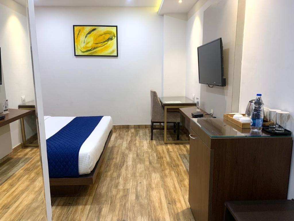 Hotel Ak Suites Patiāla Екстериор снимка