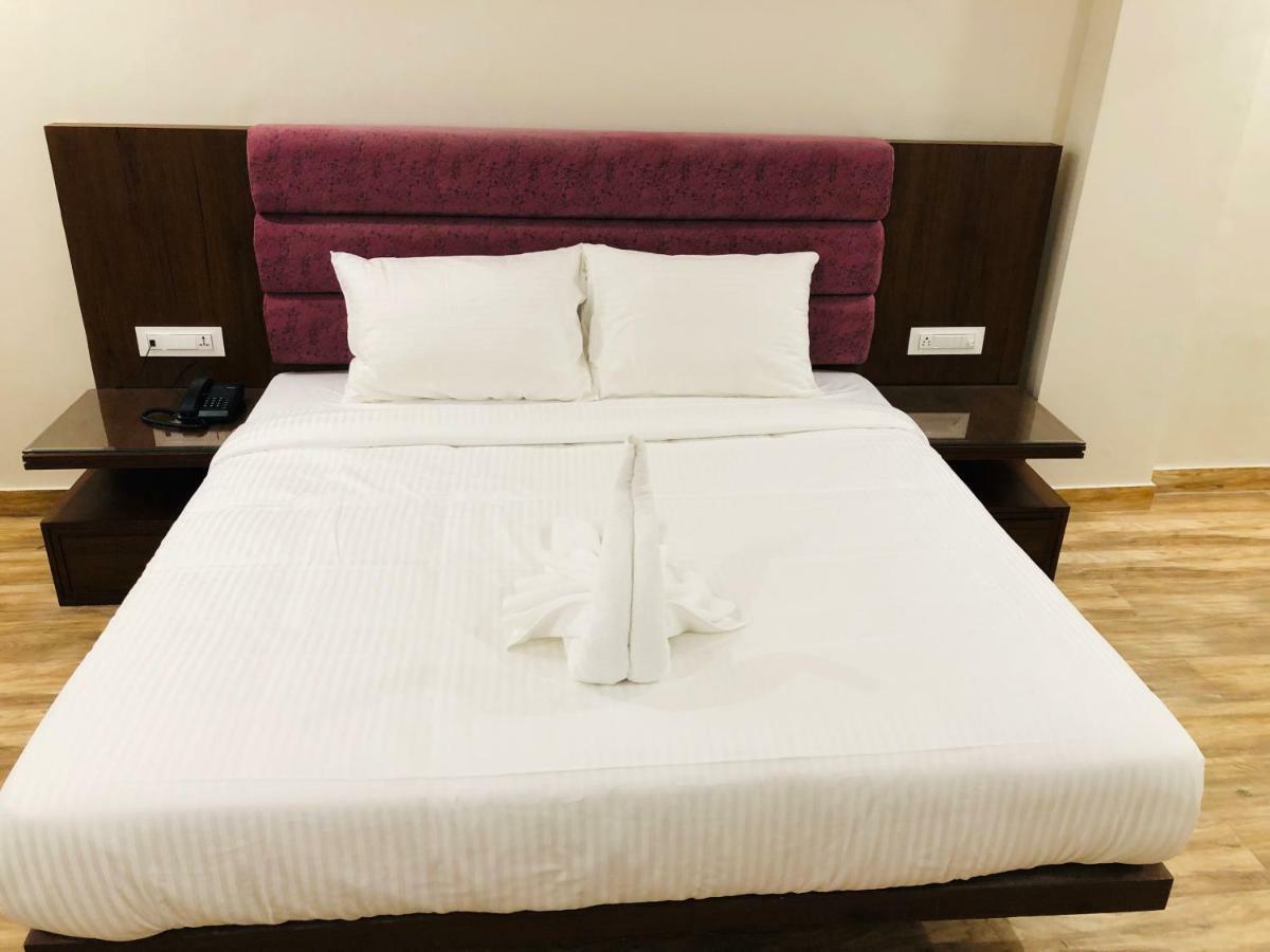 Hotel Ak Suites Patiāla Екстериор снимка