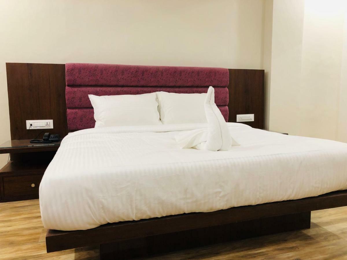 Hotel Ak Suites Patiāla Екстериор снимка