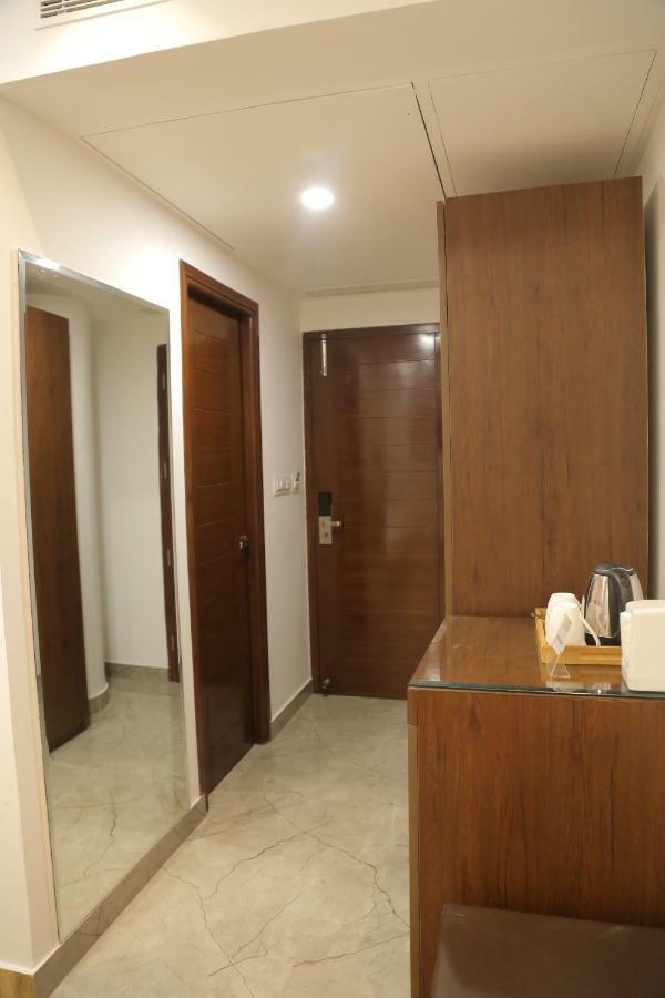 Hotel Ak Suites Patiāla Екстериор снимка