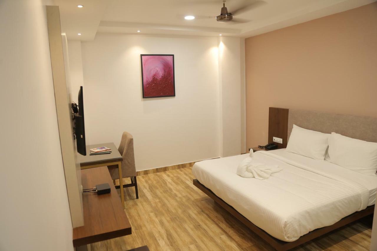 Hotel Ak Suites Patiāla Екстериор снимка
