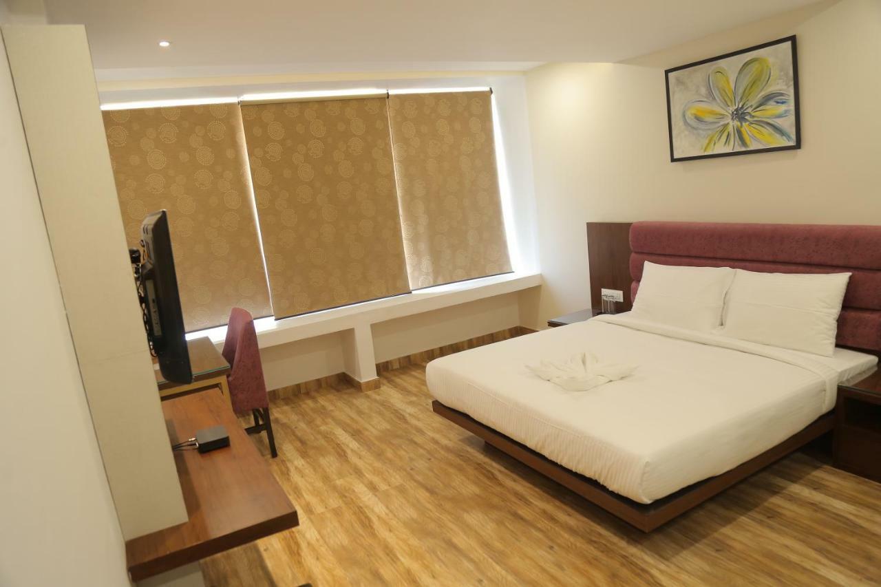 Hotel Ak Suites Patiāla Екстериор снимка