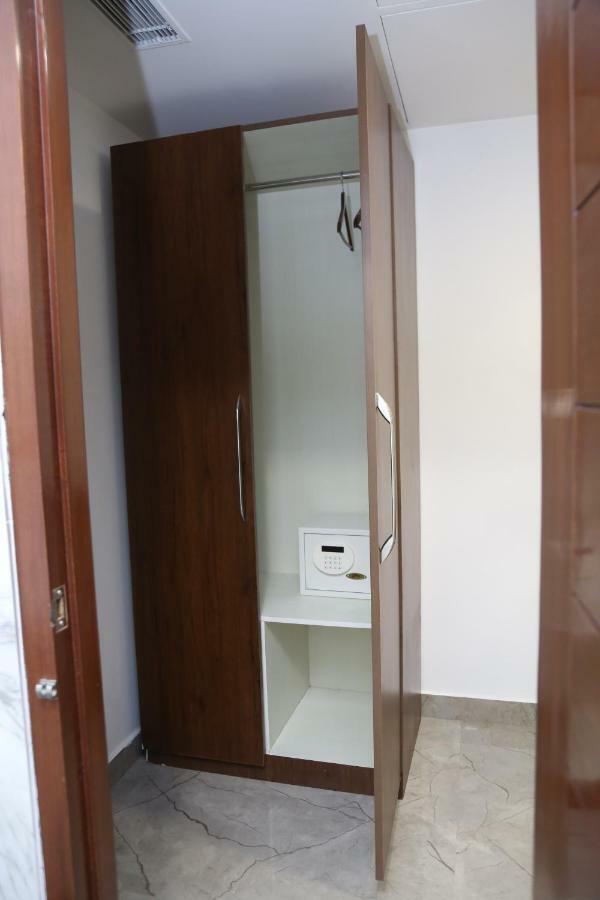 Hotel Ak Suites Patiāla Екстериор снимка